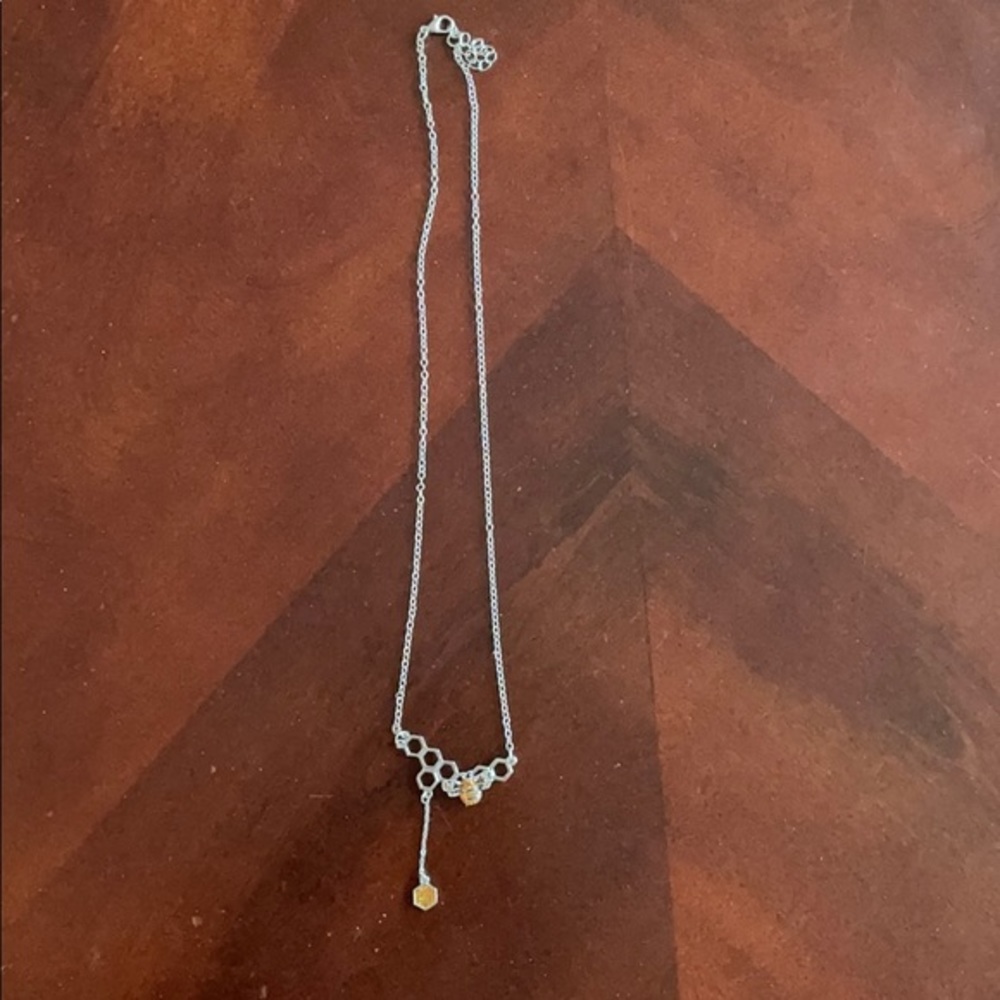 Silver bee 🐝 necklace